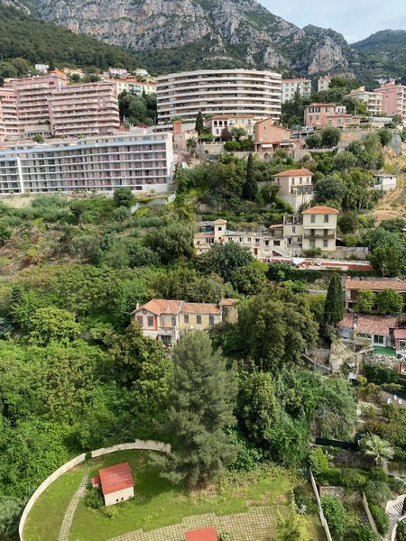 Coquet studio dans une résidence calme avec vue - 3