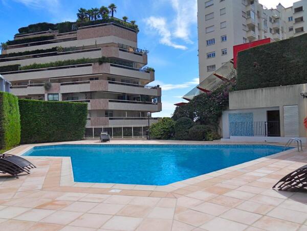 Appartement aux beaux volumes bénéficiant d'une vue panoramique sur la mer et Monaco - 2