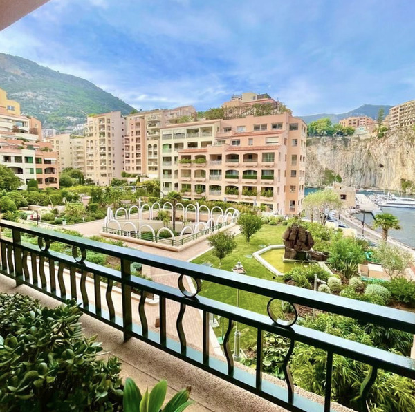 Magnifique 2 pièces rénové avec vue sur le port de Monaco - 1
