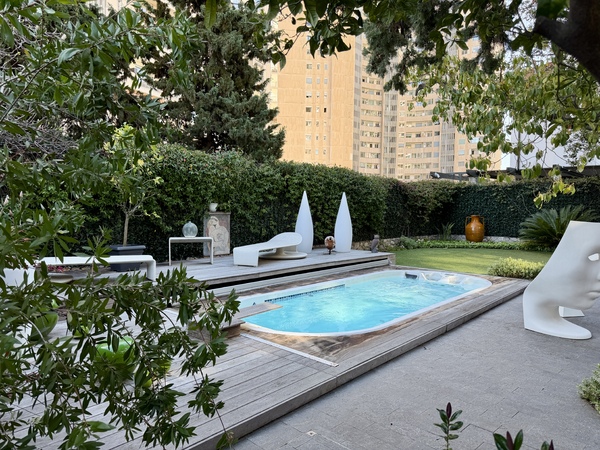 Villa rénovée avec jardin, piscine chauffée et garage pour 4 véhicules - 1
