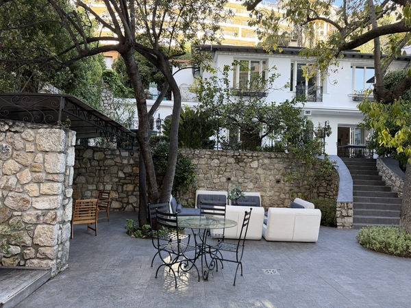 Villa rénovée avec jardin, piscine chauffée et garage pour 4 véhicules - 6