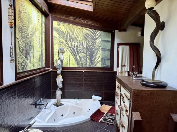 Villa rénovée avec jardin, piscine chauffée et garage pour 4 véhicules - 14