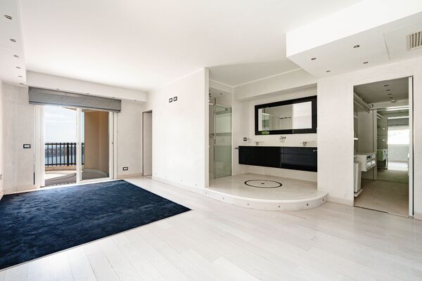 Grand appartement situé en dernier étage de la résidence de standing du Parc Saint Roman - 6