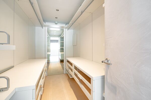 Grand appartement situé en dernier étage de la résidence de standing du Parc Saint Roman - 7